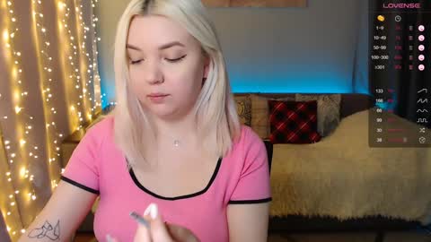 Snapshot of _blonde_barbie_ chatting on December 2024 06:27:01 PM Elizabeth online show from December 2024 06:27:01 PM