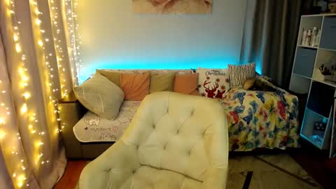 Snapshot of _blonde_barbie_ chatting on January 2025 03:40:01 PM Elizabeth online show from January 2025 03:40:01 PM