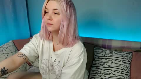 Snapshot of _blonde_barbie_ chatting on February 2025 11:55:01 AM Elizabeth online show from February 2025 11:55:01 AM