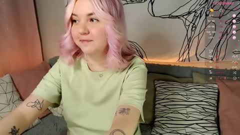 Snapshot of _blonde_barbie_ chatting on March 2025 06:45:02 PM Elizabeth online show from March 2025 06:45:02 PM