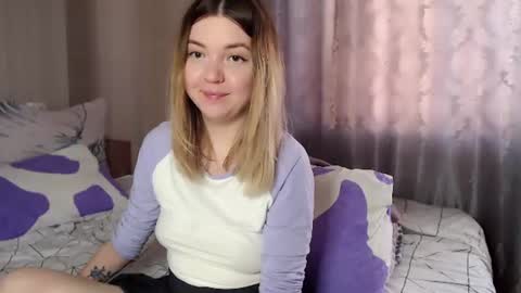 Snapshot of _blonde_barbie_ chatting on July 2026 12:11:02 PM Elizabeth online show from July 2026 12:11:02 PM