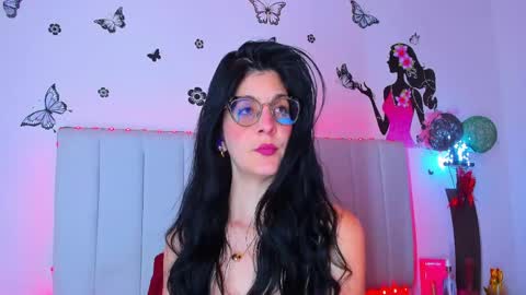 Carolina  online show from April 2026 09:17:02 PM