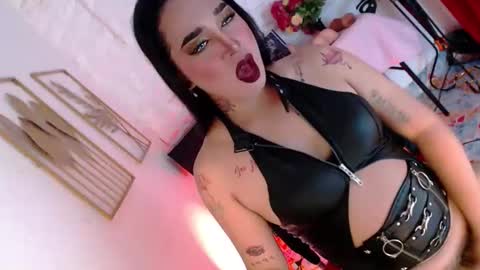 Caroline online show from December 2025 06:44:02 AM