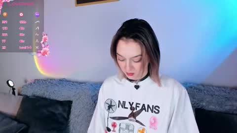 Snapshot of _ccrystaa_ chatting on October 2025 06:55:01 AM Christina Chris online show from October 2025 06:55:01 AM