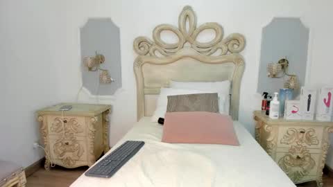 Chloe  online show from April 2026 12:01:01 PM