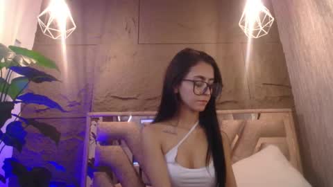 Snapshot of _coraliinee_ chatting on May 2026 04:21:01 AM Coraline online show from May 2026 04:21:01 AM