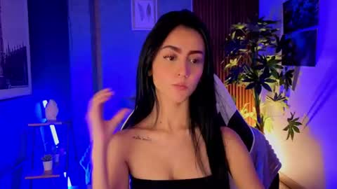 Snapshot of _coraliinee_ chatting on June 2026 02:14:02 AM Coraline online show from June 2026 02:14:02 AM