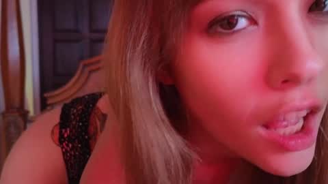 Snapshot of _demi_dee_ chatting on February 2025 02:37:01 AM DemiDee online show from February 2025 02:37:01 AM