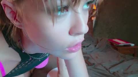 Snapshot of _demi_dee_ chatting on February 2025 11:52:01 AM DemiDee online show from February 2025 11:52:01 AM