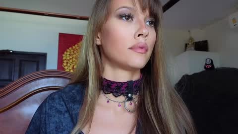 Snapshot of _demi_dee_ chatting on March 2025 08:35:01 AM DemiDee online show from March 2025 08:35:01 AM