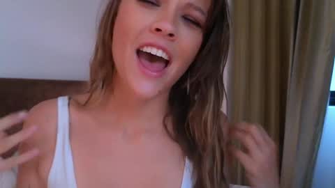 Snapshot of _demi_dee_ chatting on September 2025 10:42:01 AM DemiDee online show from September 2025 10:42:01 AM