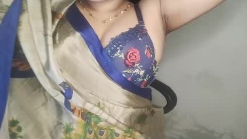 Snapshot of _dreamgirl_0 chatting on April 2026 10:08:01 AM _dreamgirl_0 online show from April 2026 10:08:01 AM