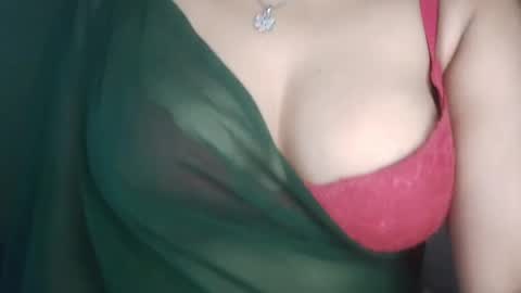 Snapshot of _dreamgirl_0 chatting on June 2026 09:45:01 AM _dreamgirl_0 online show from June 2026 09:45:01 AM