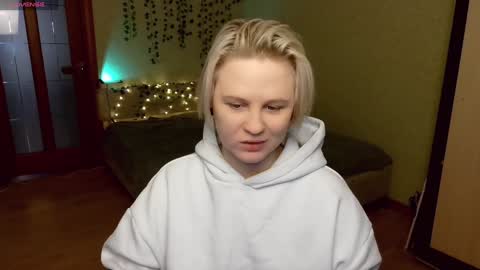 Snapshot of _elven_dreams__ chatting on December 2024 07:59:02 PM chloue and Gretta online show from December 2024 07:59:02 PM