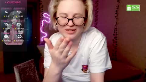 Snapshot of _elven_dreams__ chatting on February 2025 09:49:02 PM chloue and Gretta online show from February 2025 09:49:02 PM