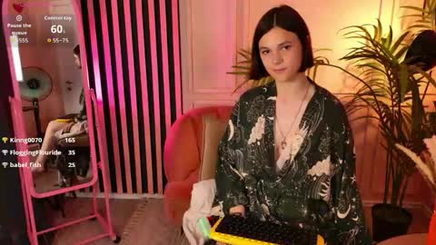 Snapshot of _emi_mi_ chatting on June 2026 06:52:02 AM Emi online show from June 2026 06:52:02 AM
