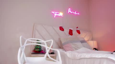 Hi Im Emily online show from December 2025 12:43:01 PM