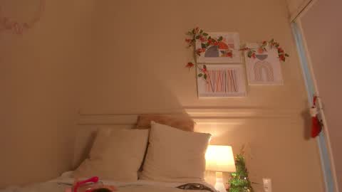 Hi Im Emily online show from December 2025 02:24:01 PM