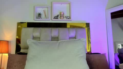 Isabella online show from October 2025 11:53:02 AM