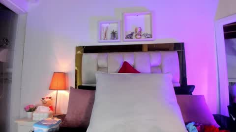 Isabella online show from January 2026 12:11:01 PM