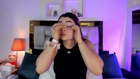 Isabella online show from March 2026 12:01:02 PM