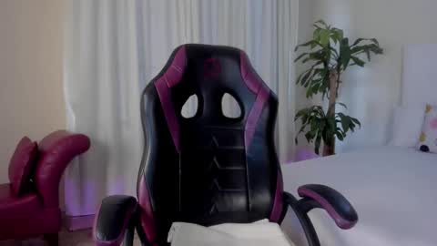 Snapshot of _emma_queen_ chatting on November 2025 07:03:01 PM Emma online show from November 2025 07:03:01 PM