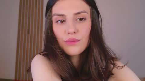 _esmeraldiyaa_ online show from March 2026 06:14:02 PM