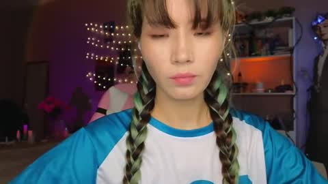 EveEva online show from November 2025 10:32:02 PM