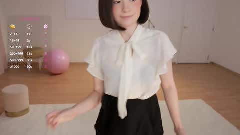 Essie  online show from September 2025 04:08:01 PM