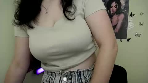 Snapshot of _foxy_lady chatting on September 2025 06:03:01 AM Alice online show from September 2025 06:03:01 AM