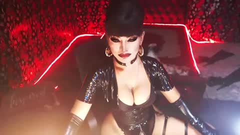 Snapshot of _hailyourqueenx chatting on December 2024 05:06:01 AM GoDDess Chloe online show from December 2024 05:06:01 AM