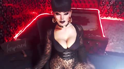 Snapshot of _hailyourqueenx chatting on January 2025 04:12:01 AM GoDDess Chloe online show from January 2025 04:12:01 AM