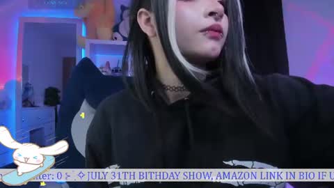 Snapshot of _heavenly_blue_ chatting on June 2026 01:12:02 AM Bluey online show from June 2026 01:12:02 AM