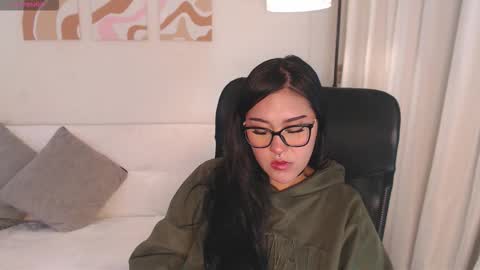 Bee. online show from February 2026 09:33:02 PM