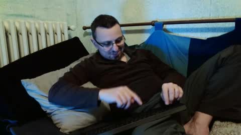 Manuel online show from March 2025 07:59:02 PM