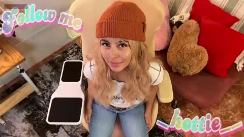 _hottie__ online show from May 2026 11:13:01 PM