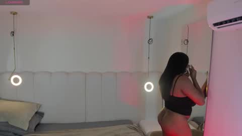 Darlis  online show from November 2025 06:24:02 PM