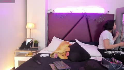 Snapshot of _isabella_2 chatting on December 2024 03:17:01 PM Isa online show from December 2024 03:17:01 PM