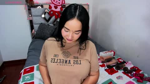 Snapshot of _isabella_2 chatting on March 2026 09:42:01 PM Isa online show from March 2026 09:42:01 PM