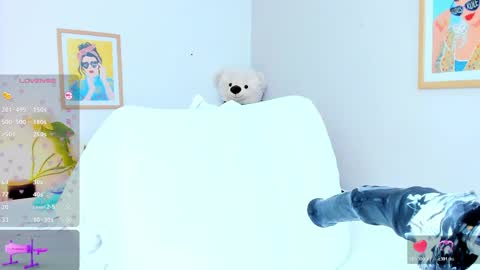 _jasminnee_ online show from April 2026 01:39:02 PM