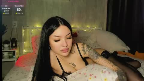 Jess blond and Leila brunette online show from April 2026 07:35:01 AM