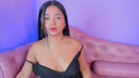 _julisweet_ online show from November 2025 12:27:02 PM