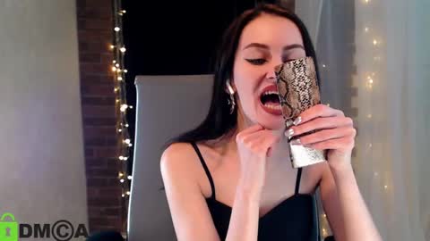  karolina online show from February 2025 06:44:01 PM