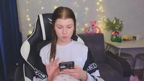 Molly   Emily online show from January 2026 05:38:02 PM