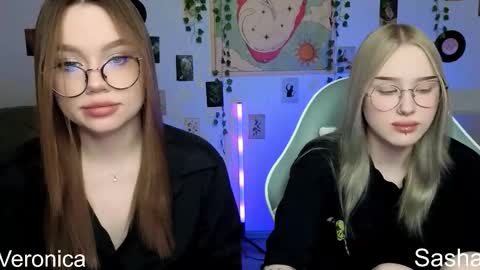 _kitekat_ online show from January 2026 06:01:01 PM