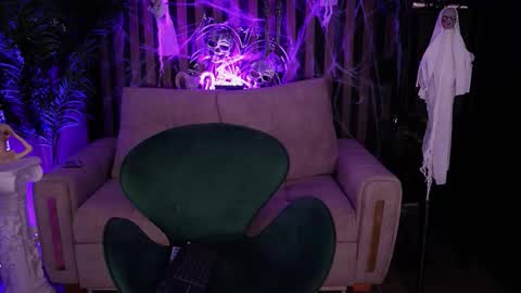   online show from October 2025 08:30:02 PM