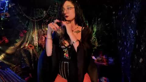 Lady Luna online show from November 2025 12:09:02 AM