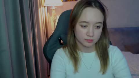 _lalune_ online show from February 2025 08:36:01 PM