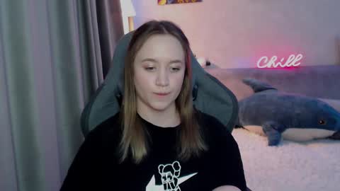 _lalune_ online show from February 2025 11:04:02 PM