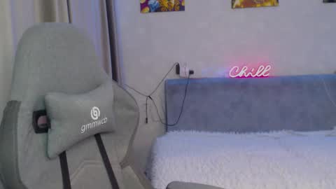 _lalune_ online show from March 2025 02:51:02 PM